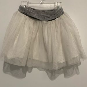 Gap white crinoline skirt with grey waistband. Size 3.